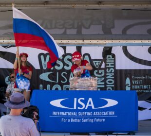 Rusia en una ceremonia de una competencia de surf