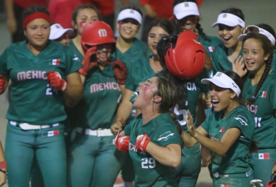 Jugadoras de la selección mexicana de softbol