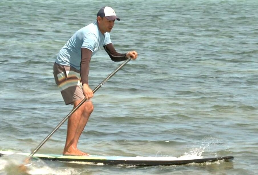 Práctica del paddleboarding en La Paz