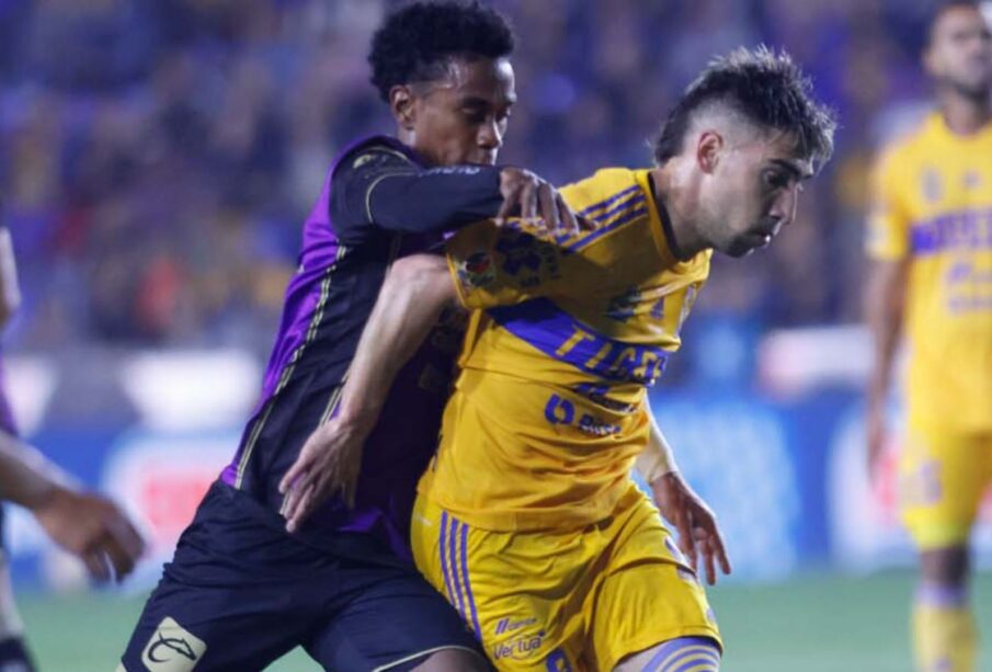 Aspectos del partido entre Tigres y Mazatlán en el Estadio Universitario