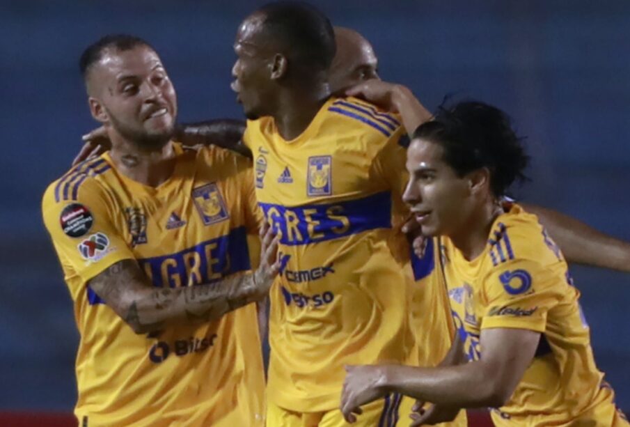 NIcolás López, Luis Quiñones y Diego Lainez festejando el gol de Tigres contra Motagua en la Concacaf Champions League