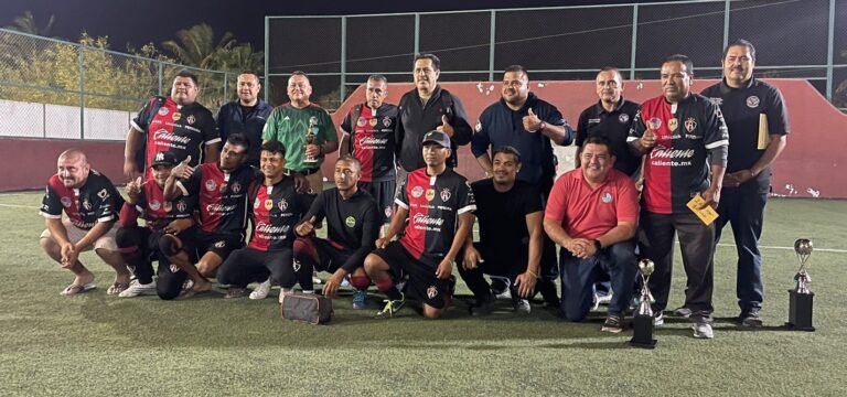 Equipo de futbol torne Los Cabos zofemat campeón