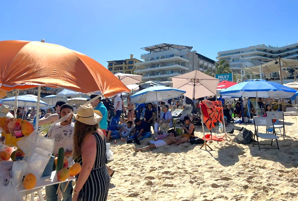 Playas de Los Cabos reciben a turistas en Semana Santa