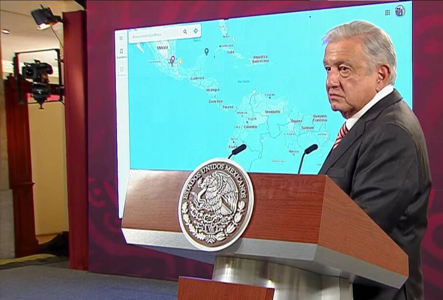 AMLO con mapa del America del Sur