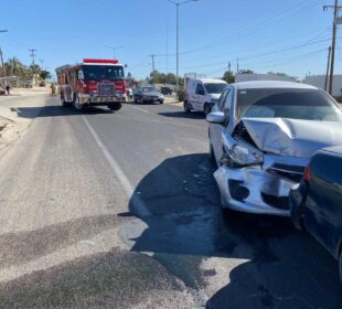 Accidente automovilístico en la carretera