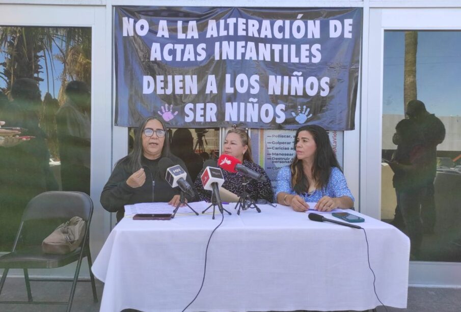 Activistas se manifiestan contra el cambio de género en actas de nacimiento