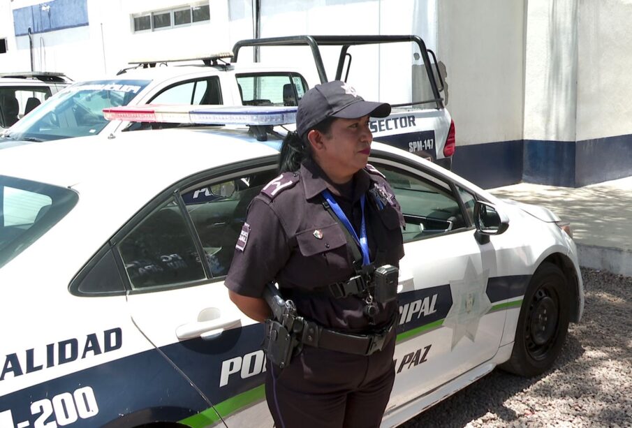 Agente de la policía municipal Alejandra López Rodríguez.