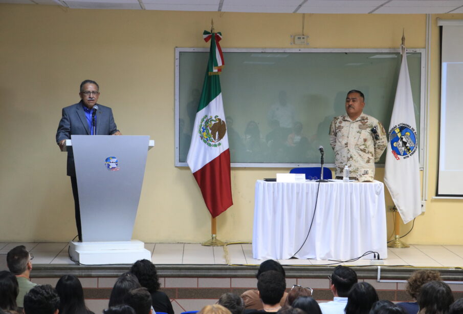 Conferencia de la Sedena en la UABCS.