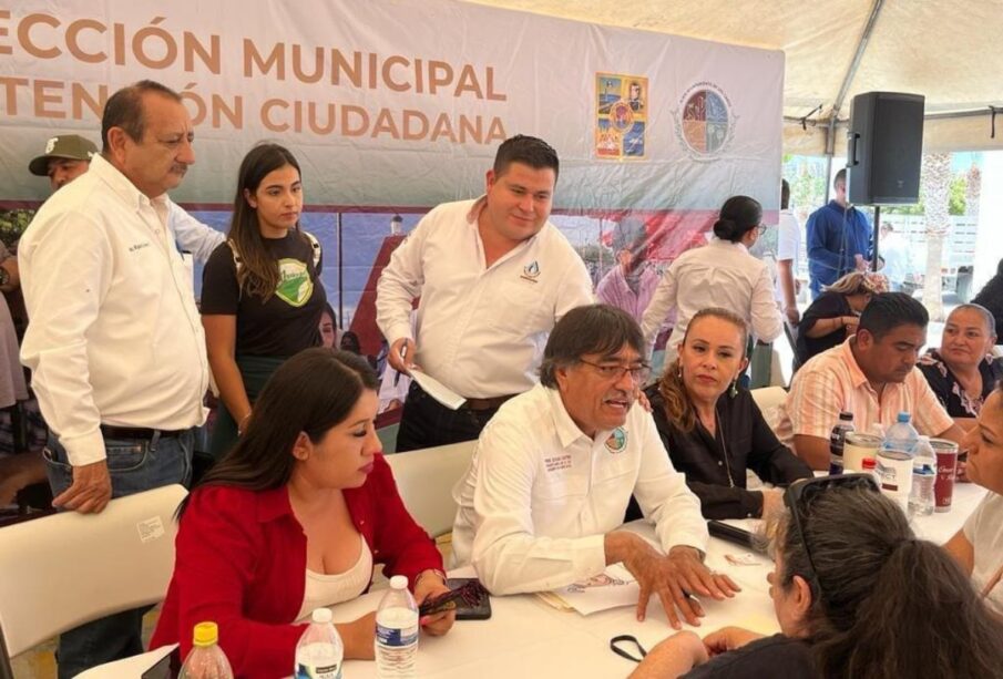 Durante las audiencias públicas del alcalde Oscar Leggs, OOMSAPAS Los Cabos atiende solicitudes ciudadanas en materia de agua potable