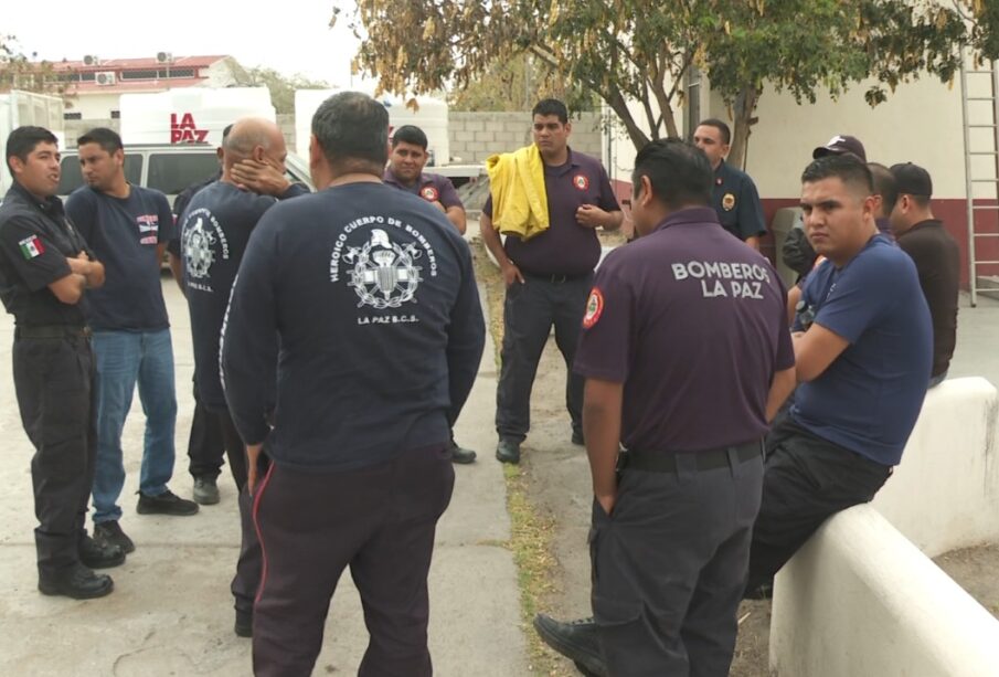 Elementos del Cuerpo de Bomberos de La Paz.