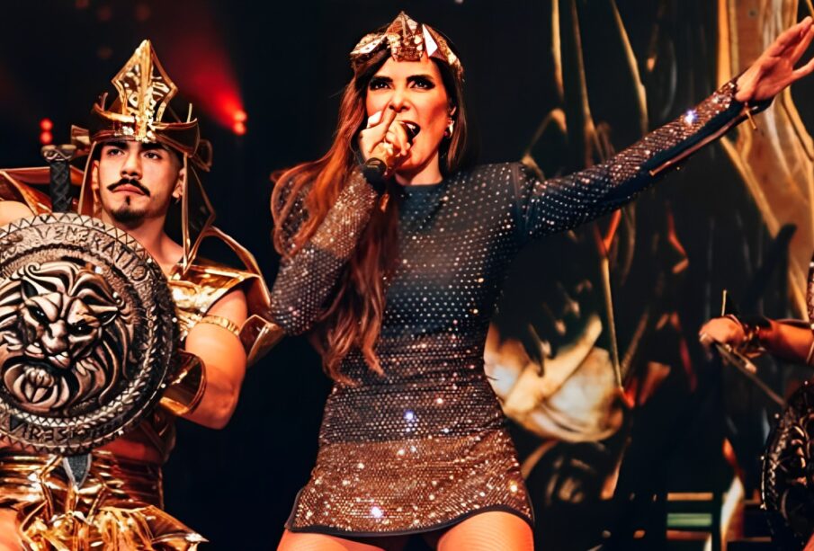 Gloria Trevi durante un concierto en Isla Divina.