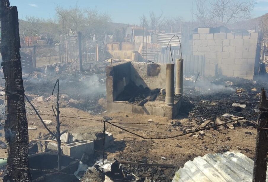 Incendio en una vivienda en la colonia Loma Linda.