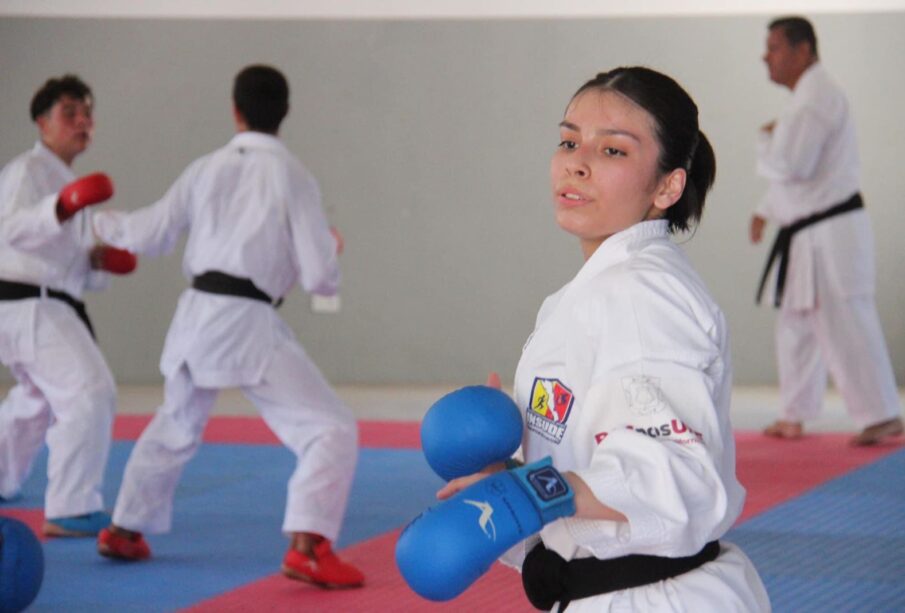 Karatecas sudcalifornianos entrenando.