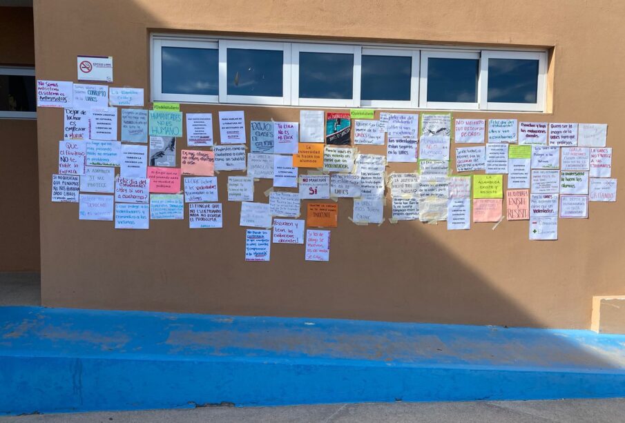 Manifestación de alumnos de la Asamblea Estudiantil de Lengua y Literatura de la UACS.