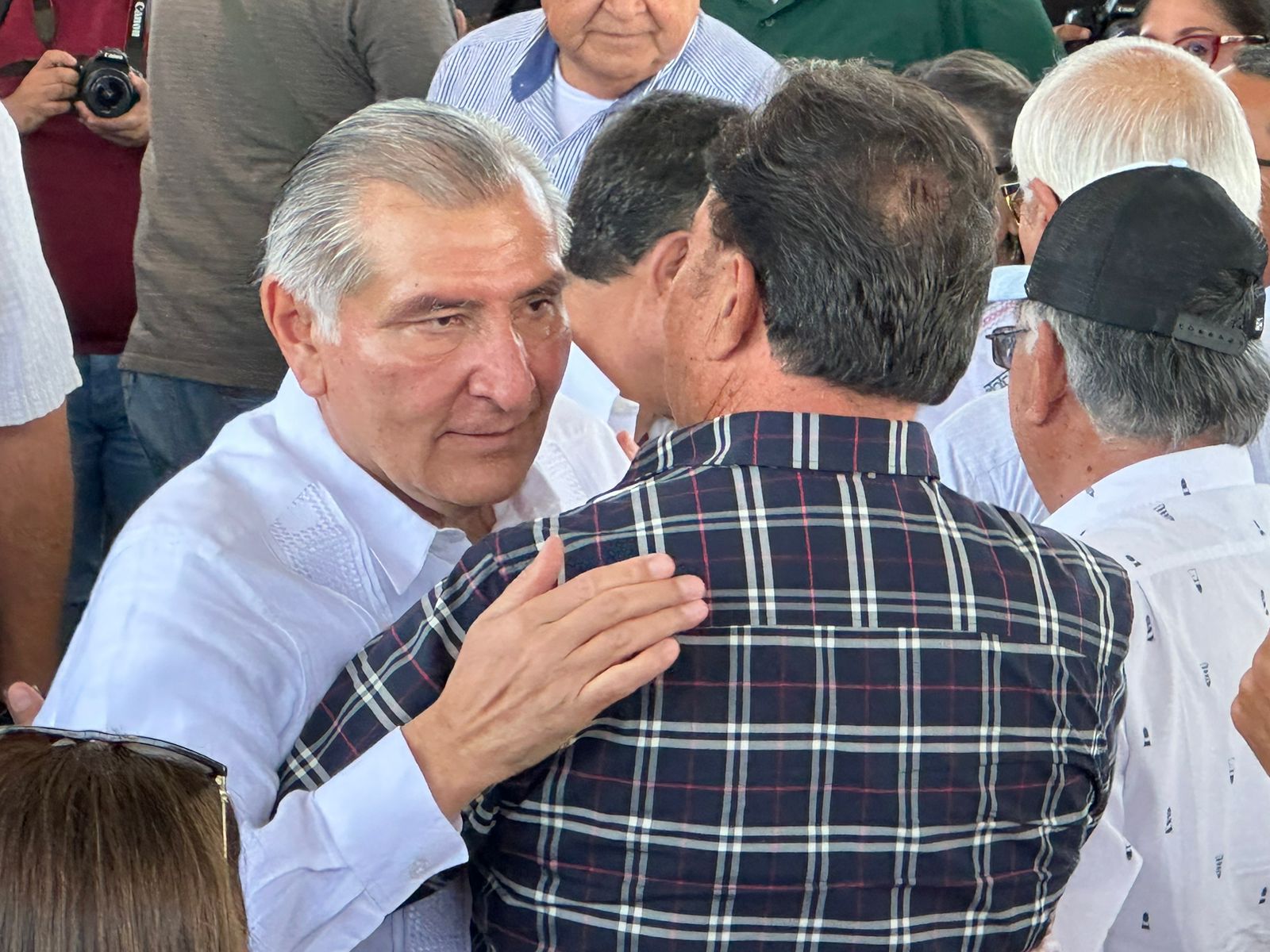 Secretario de gobierno, Adán Augusto López Hernández junto al exgobernador del estado, Narciso Agúndez Montaño.