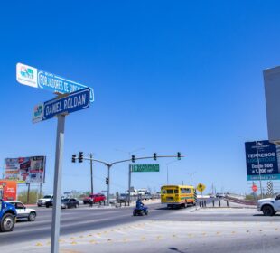 Semáforos inactivos en el Bulevar Forjadores de Sudcalifornia.