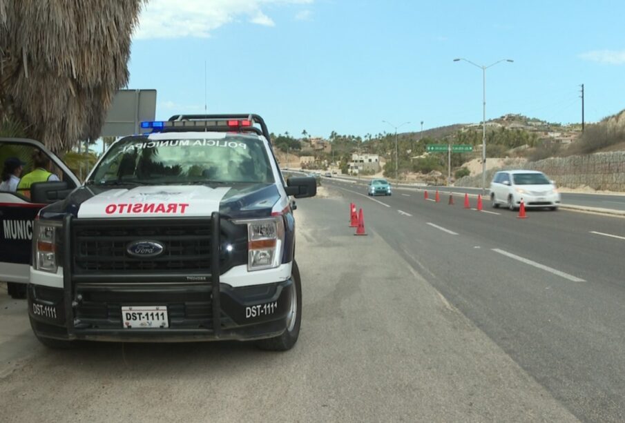 Unidad de la Policía Municipal sobre la carretera Transpeninsular.