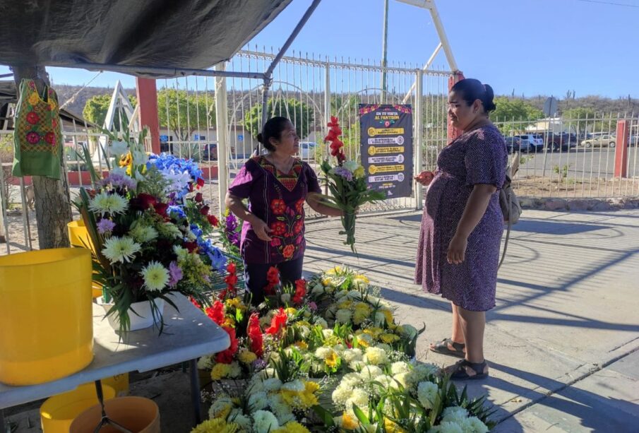 Vendedora de flores este 10 de mayo