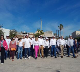 Victor Castro y lideres sindicales encabezando marcha por el Día del Trabajo