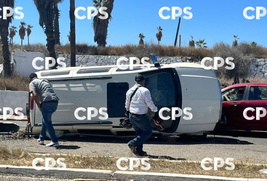 Volcadura de vehículo en Los Cabos