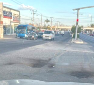 Bache en pleno retorno de calle en Los Cabos