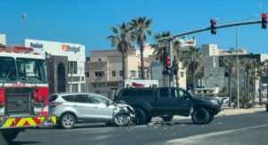Choque de dos vehículos en carretera de Los Cabos, BCS
