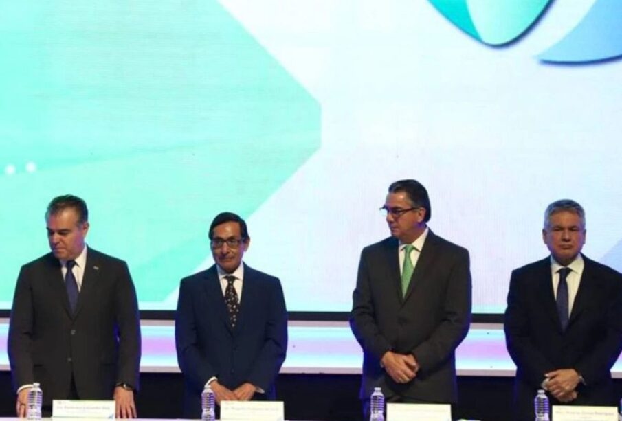 El secretario de Hacienda y Crédito Público, Rogelio Ramírez de la O, participó en la 32 Convención de Aseguradores AMIS