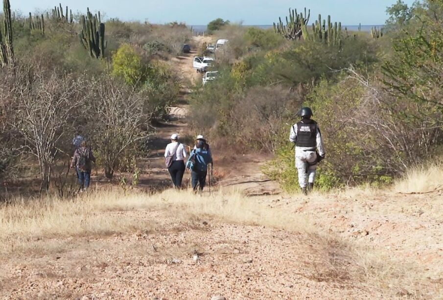 Familias buscando a sus desaparecidos