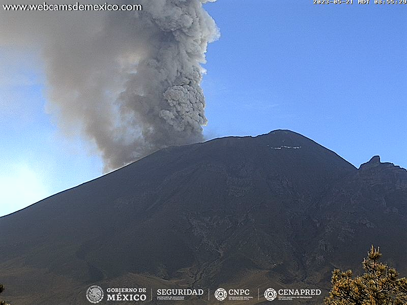 Popocatépetl arrojando ceniza