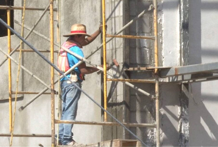 Obreros en proyectos de construcción