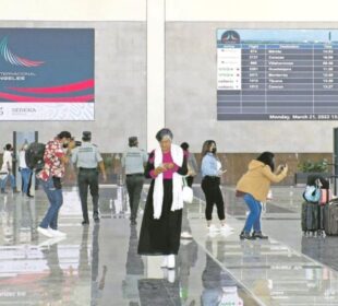 Turistas utilizan los aeropuertos de México, y se recupera la industria
