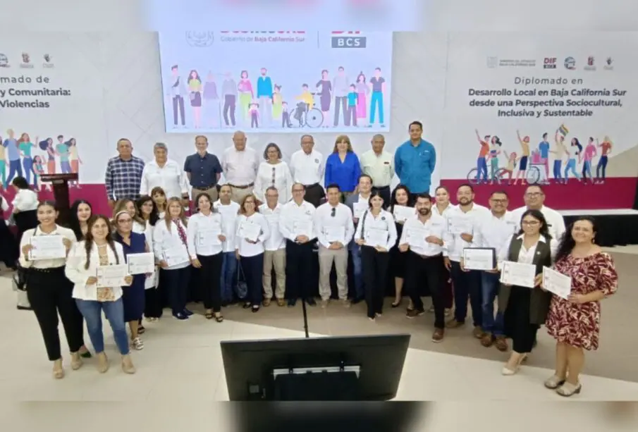 Clausuran diplomado