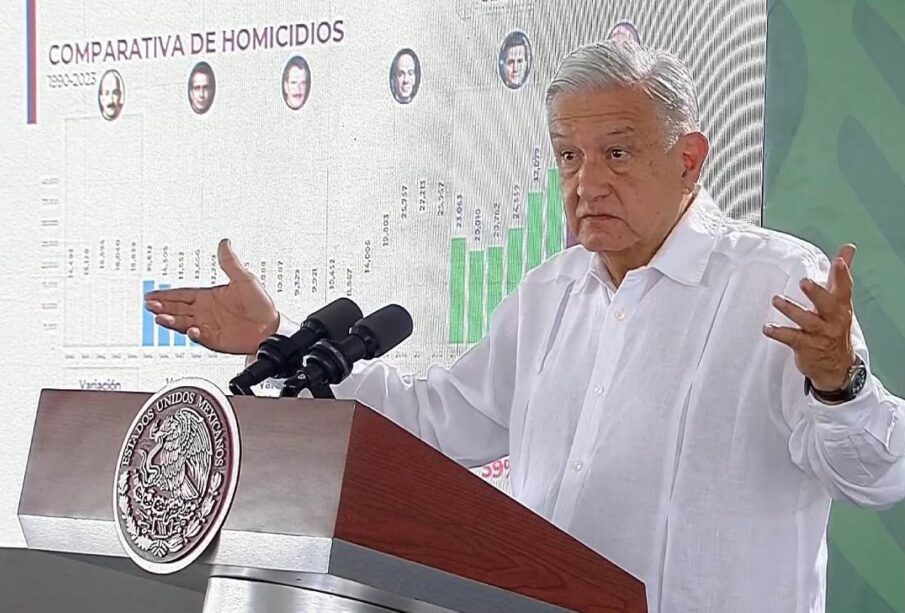 AMLO con brazos abiertos ante la comparativa con homicidios