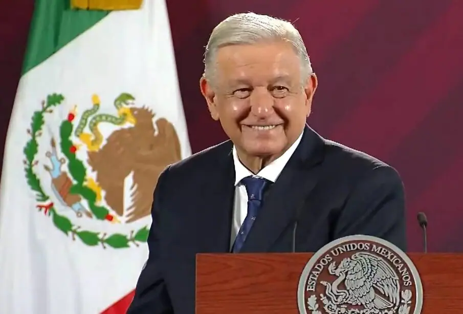 AMLO riéndose de la fortuna del chapo