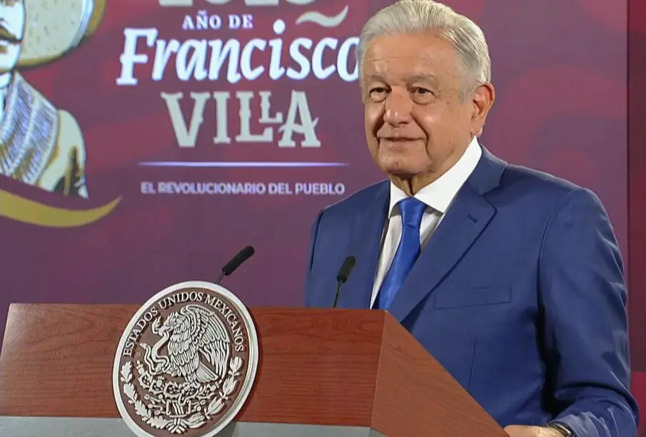 AMLO sonriente
