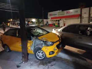 Taxista choca y se da a la fuga en La Paz