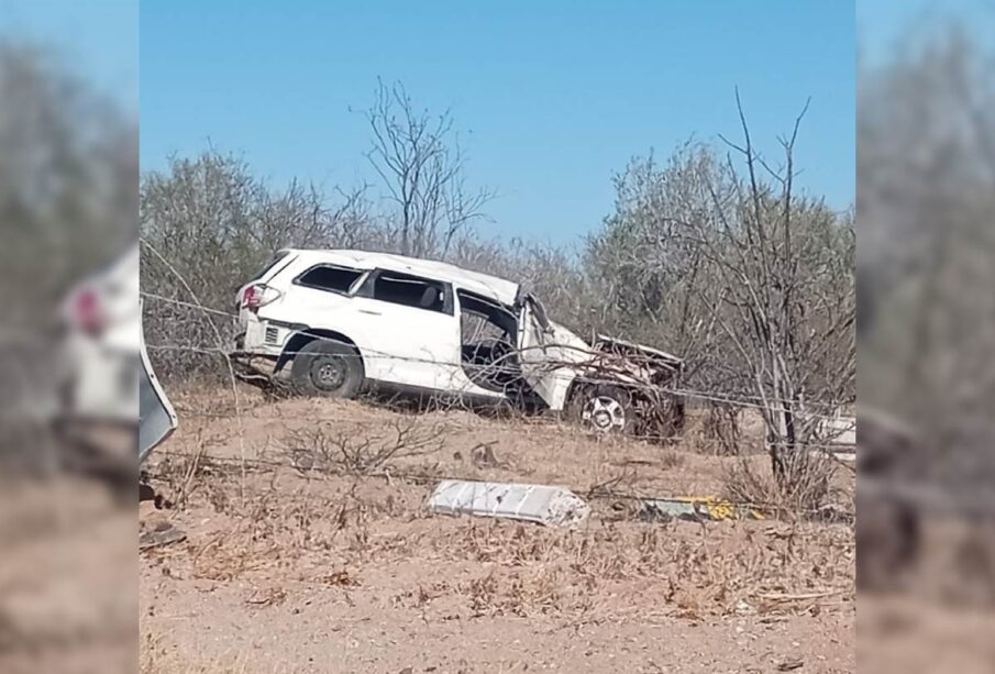 Camioneta dañada y abandonada