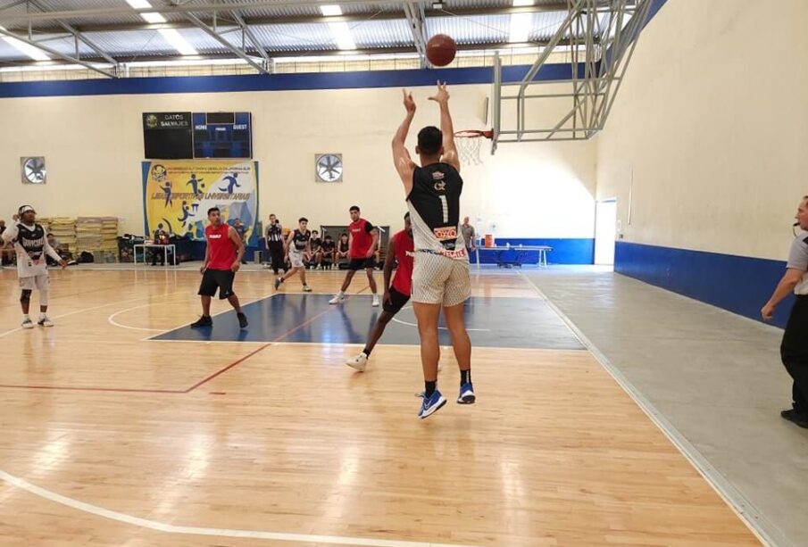 Equipo Guaycuras de La Paz en el Circuito de Baloncesto del Pacífico.