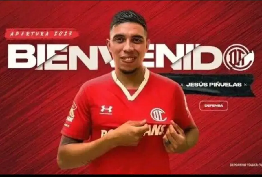 Fernando Piñuelas Sandoval portando la playera del Toluca