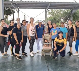 Grupo de mujeres participantes de Zúmbate + Ponte los Tenis