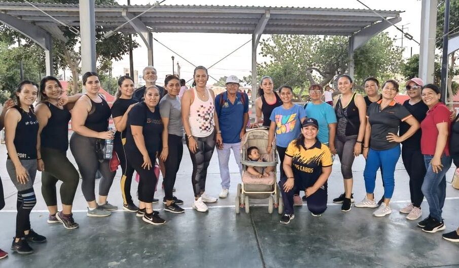 Grupo de mujeres participantes de Zúmbate + Ponte los Tenis