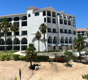 Hotel frente a la playa en San José del Cabo.