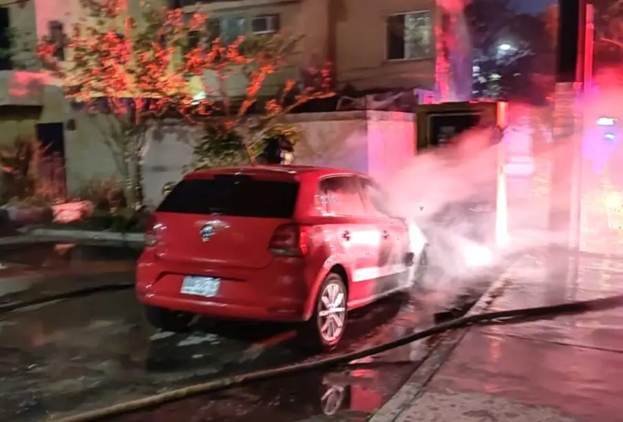 Se incendian vehículos en La Paz, BCS