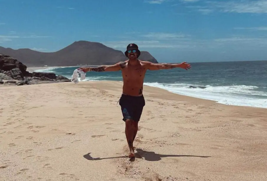 José Ron en playa de BCS