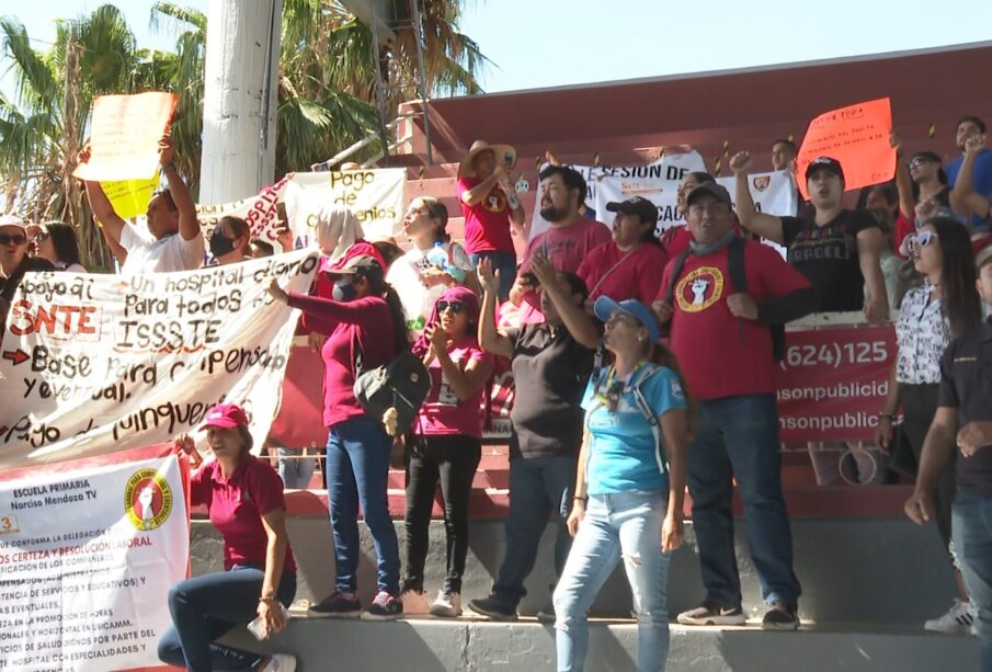 Manifestación de docentes del SNTE en Los Cabos.