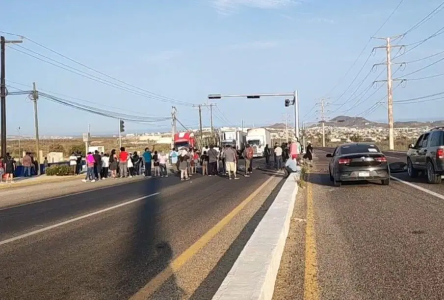 Bloquean carretera