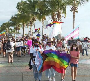 Marcha del orgullo LGBTI 2023 en el malecón de La Paz.