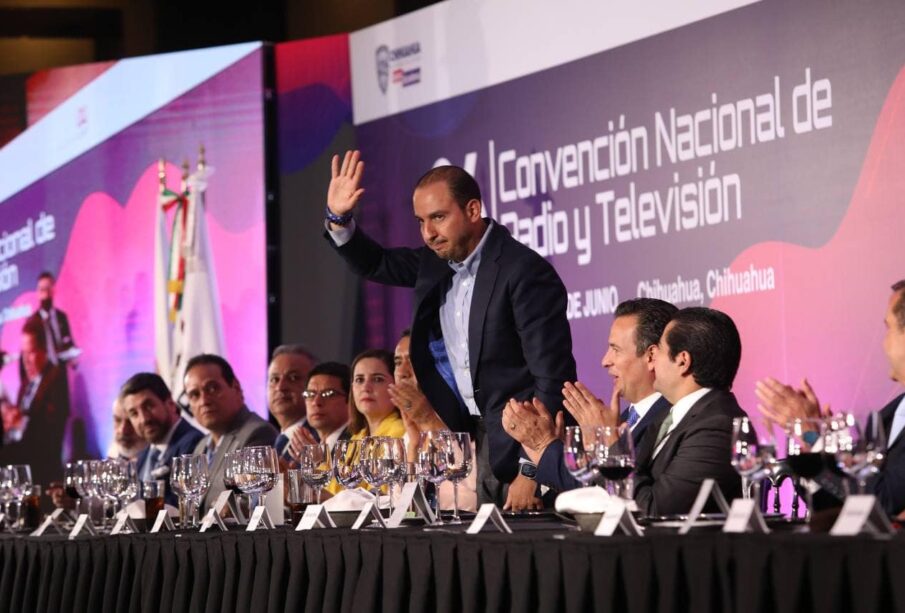 Marko Cortés en Convención Nacional de Radio y Televisión