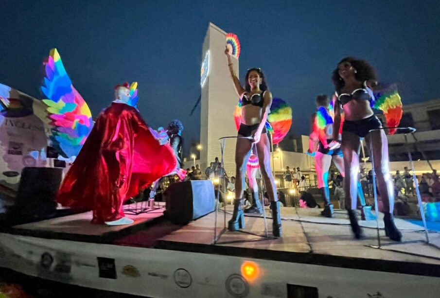 Miembros de la comunidad LGBT durante el Pride 2023 en Los Cabos.