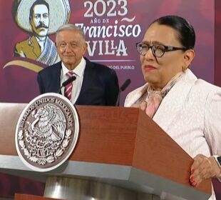 Rosa Icela y AMLO sonrientes